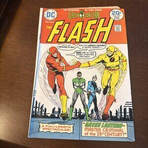 The Flash #225 (DC Comics Feb 30485 Featuring Green Lantern. Pre-owned.